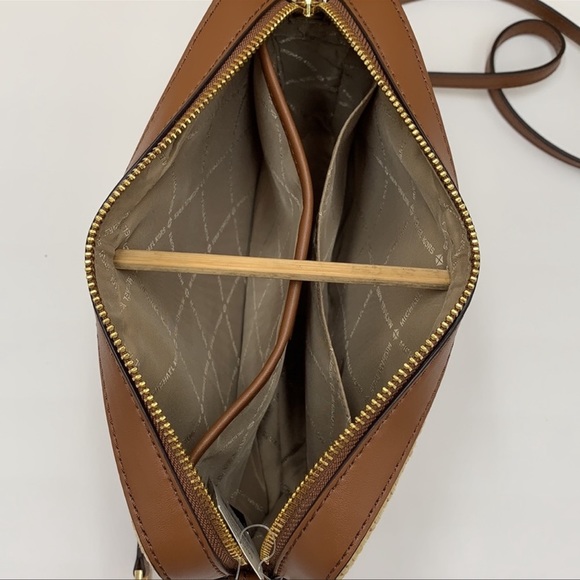MICHAEL KORS ISLAND ESCAPE JSI LG EW CROSSBODY - Picture 12 of 15